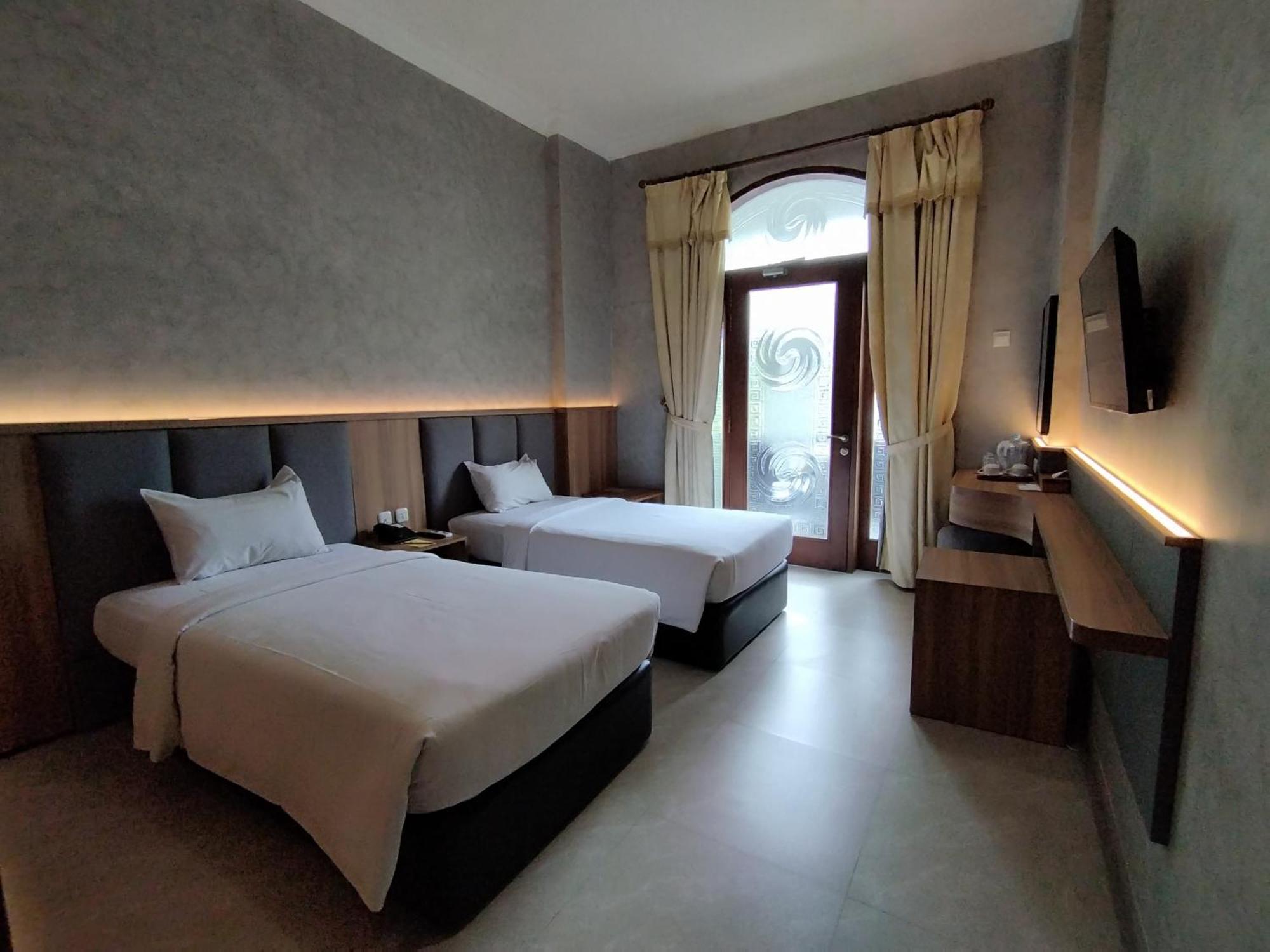 The Grand Palace Hotel Маланг Экстерьер фото