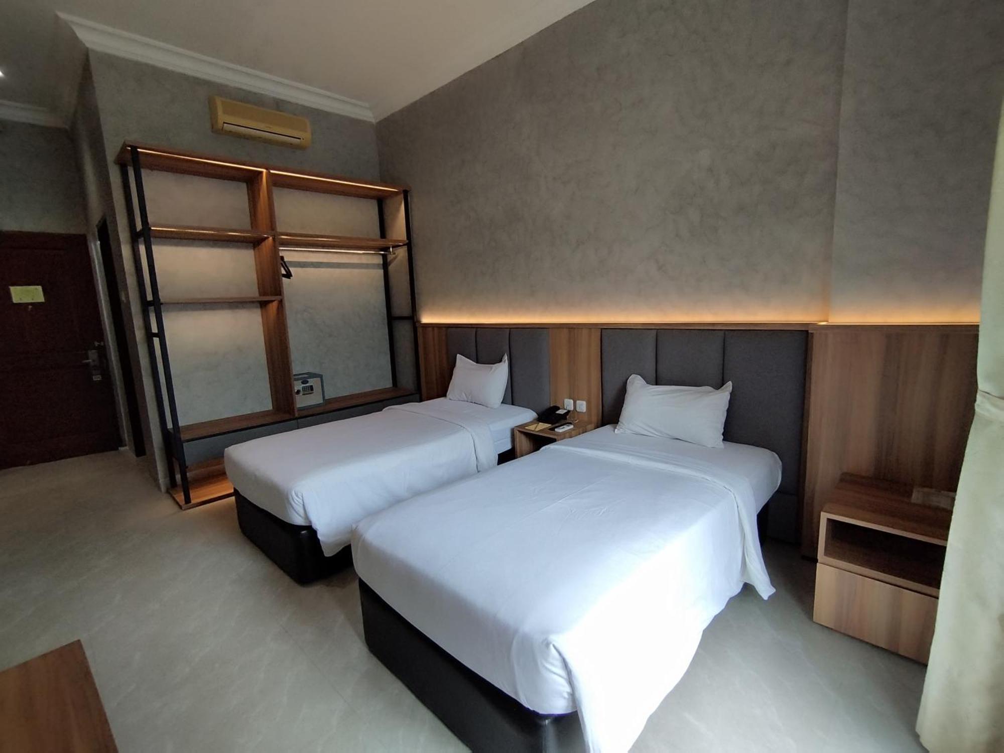 The Grand Palace Hotel Маланг Экстерьер фото