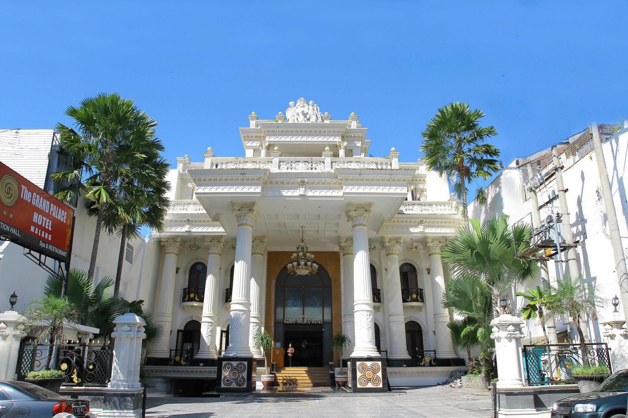 The Grand Palace Hotel Маланг Экстерьер фото
