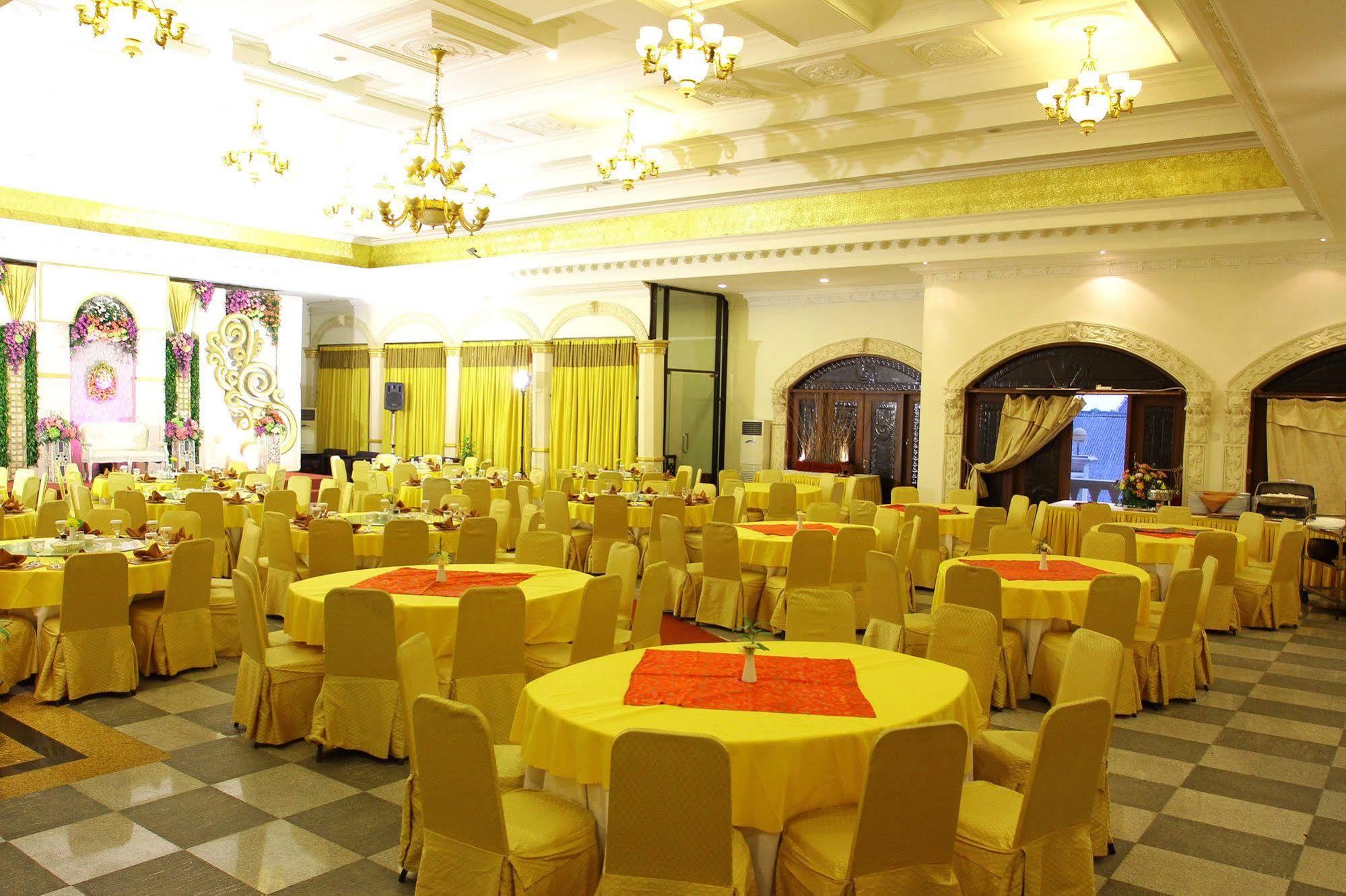 The Grand Palace Hotel Маланг Экстерьер фото